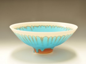 Porcelain bowl 22cm diameter.